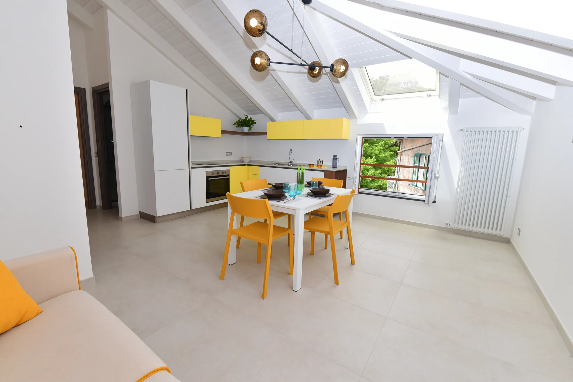 Soggiorno e cucina a vista