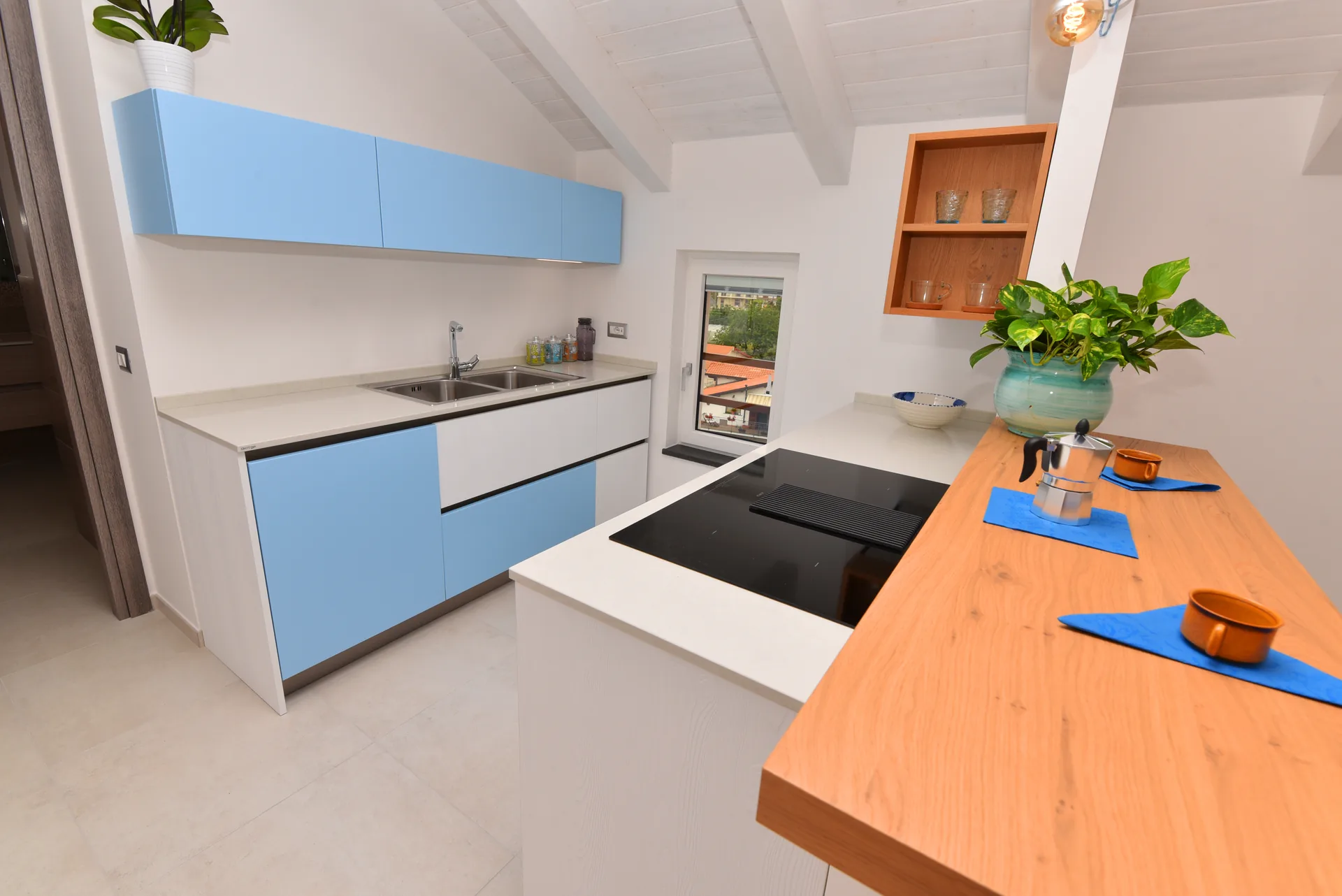 Area cucina luminosa